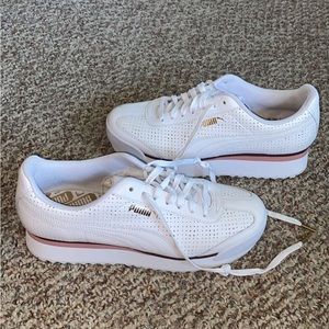 Woman’s size 9 Platform Puma Shoes!! EXCELLENT CONDITION